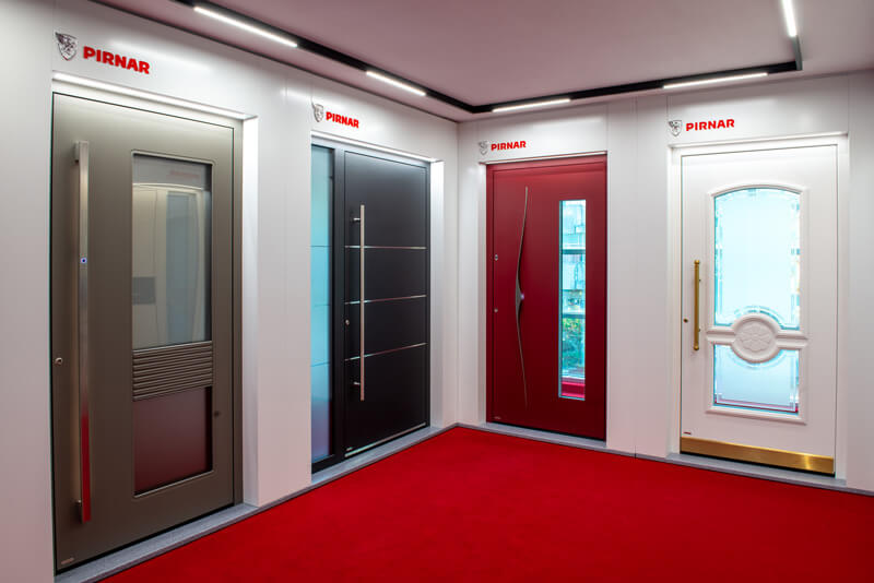 Showroom usi de exterior din aluminiu Pirnar Romania - 3